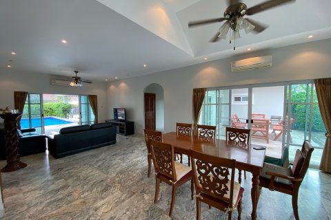 Chalet de 3 dormitorios en Hua Hin, Tailandia № 168549 - foto 11