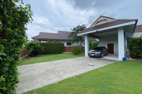 Chalet de 3 dormitorios en Hua Hin, Tailandia № 168549 - foto 3