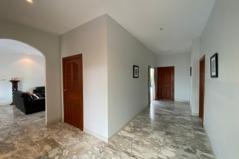 Chalet de 3 dormitorios en Hua Hin, Tailandia № 168549 - foto 21