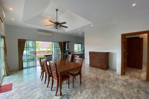 Chalet de 3 dormitorios en Hua Hin, Tailandia № 168549 - foto 14