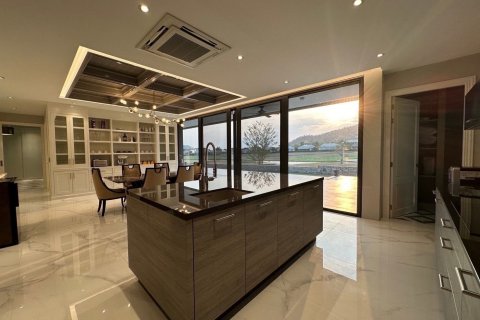 Chalet de 4 dormitorios en Hua Hin, Tailandia № 138980 - foto 5