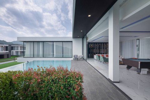 Casa de 5 dormitorios en Prachinburi, Tailandia № 180433 - foto 3