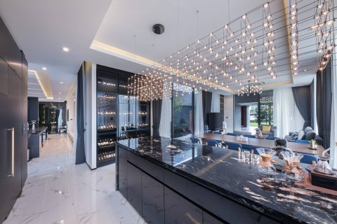 Casa de 5 dormitorios en Prachinburi, Tailandia № 180433 - foto 8