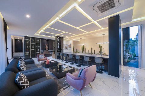 Casa de 5 dormitorios en Prachinburi, Tailandia № 180433 - foto 14