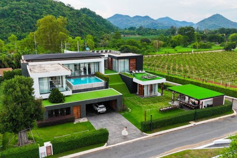 Casa de 5 dormitorios en Prachinburi, Tailandia № 180433 - foto 2