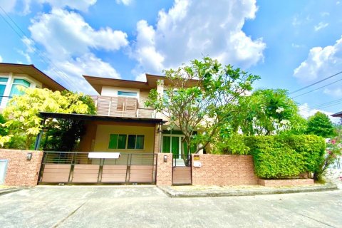House in Pattaya, Thailand 3 bedrooms № 156996