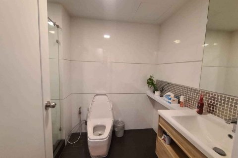 Condominio de 2 dormitorios en Bangkok, Tailandia № 143129 - foto 17
