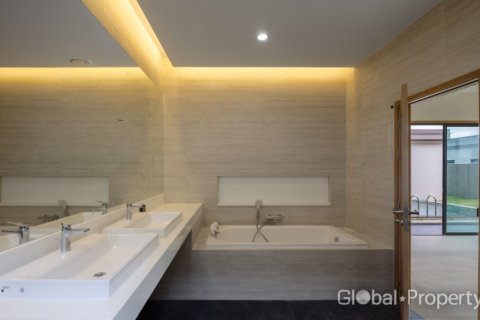 Casa de 3 dormitorios en Pattaya, Tailandia № 163963 - foto 11