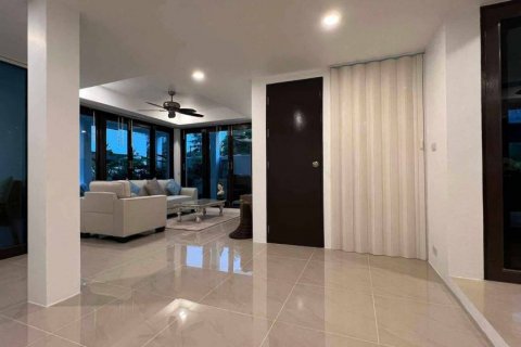 Dúplex de 3 dormitorios en Surat Thani, Tailandia № 116326 - foto 6