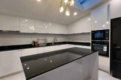 Dúplex de 3 dormitorios en Surat Thani, Tailandia № 116326 - foto 9