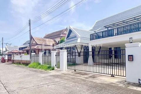 Casa de 3 dormitorios en Chalong, Tailandia № 156312 - foto 2