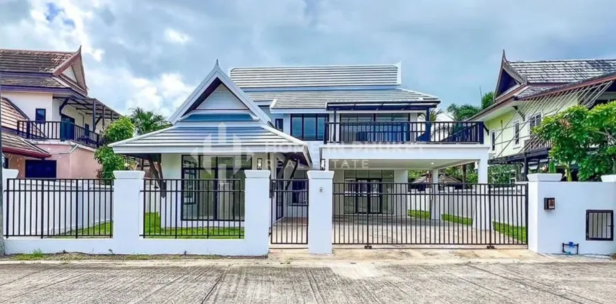 Casa de 3 dormitorios en Chalong, Tailandia № 156312