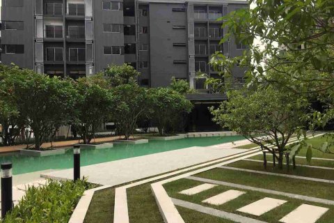 Condominio de 1 dormitorio en Thonburi, Bangkok, Tailandia № 208627 - foto 2