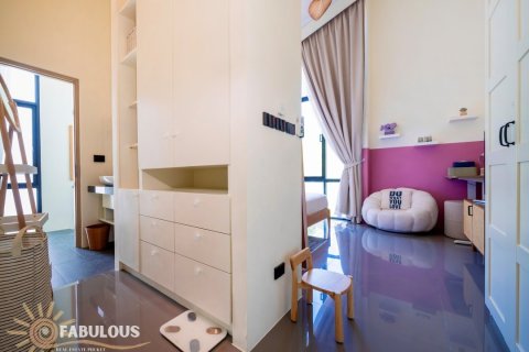 Chalet de 4 dormitorios en Bang Tao, Tailandia № 179524 - foto 23