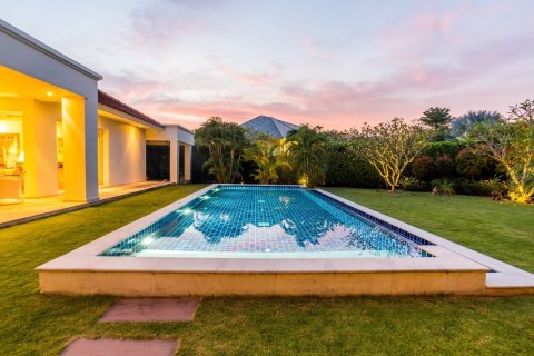 Chalet de 3 dormitorios en Hua Hin, Tailandia № 168778 - foto 7