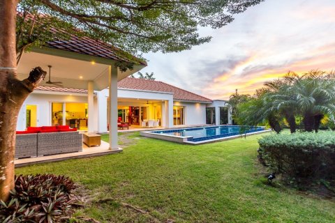 Chalet de 3 dormitorios en Hua Hin, Tailandia № 168778 - foto 15