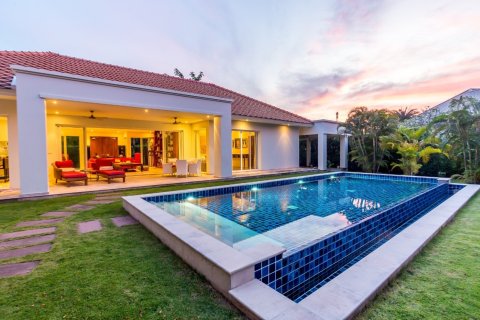 Chalet de 3 dormitorios en Hua Hin, Tailandia № 168778 - foto 11