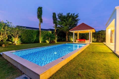 Chalet de 3 dormitorios en Hua Hin, Tailandia № 168778 - foto 2