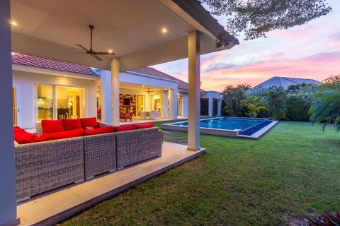 Chalet de 3 dormitorios en Hua Hin, Tailandia № 168778 - foto 10