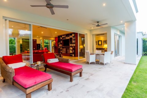 Chalet de 3 dormitorios en Hua Hin, Tailandia № 168778 - foto 18