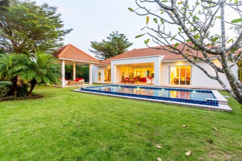 Chalet de 3 dormitorios en Hua Hin, Tailandia № 168778 - foto 12