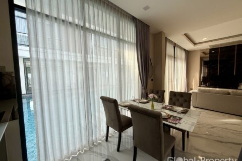 Casa de 3 dormitorios en Pattaya, Tailandia № 170355 - foto 17