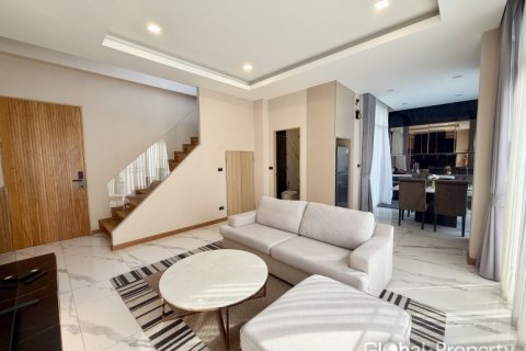 Casa de 3 dormitorios en Pattaya, Tailandia № 170355 - foto 15