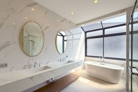 Casa de 4 dormitorios en Bangkok, Tailandia № 180511 - foto 18
