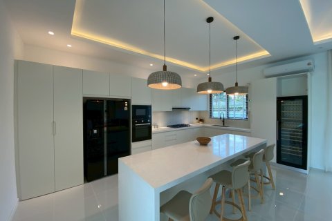 Chalet de 5 dormitorios en Hua Hin, Tailandia № 168277 - foto 16