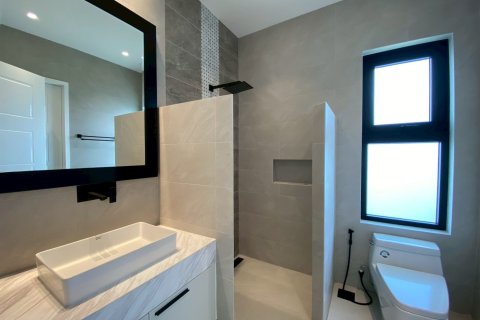 Chalet de 5 dormitorios en Hua Hin, Tailandia № 168277 - foto 30