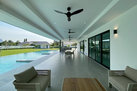 Chalet de 5 dormitorios en Hua Hin, Tailandia № 168277 - foto 13