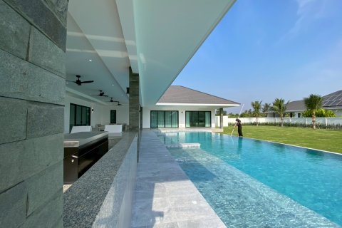 Chalet de 5 dormitorios en Hua Hin, Tailandia № 168277 - foto 5