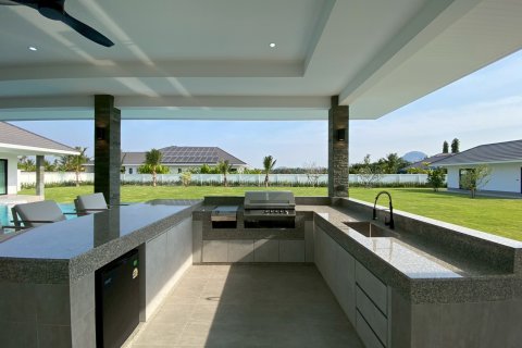 Chalet de 5 dormitorios en Hua Hin, Tailandia № 168277 - foto 7