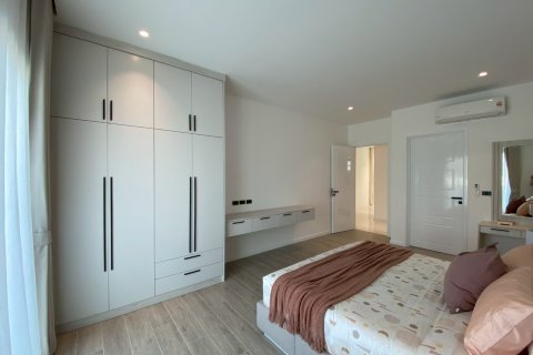 Chalet de 5 dormitorios en Hua Hin, Tailandia № 168277 - foto 29