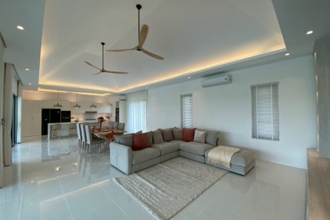 Chalet de 5 dormitorios en Hua Hin, Tailandia № 168277 - foto 25