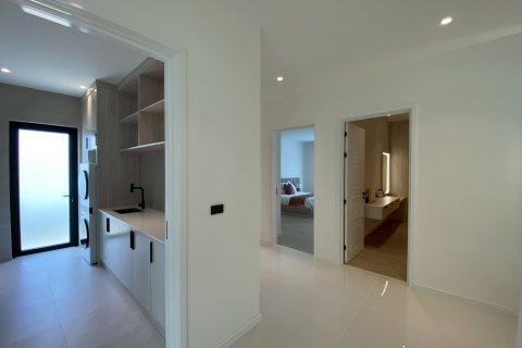 Chalet de 5 dormitorios en Hua Hin, Tailandia № 168277 - foto 26