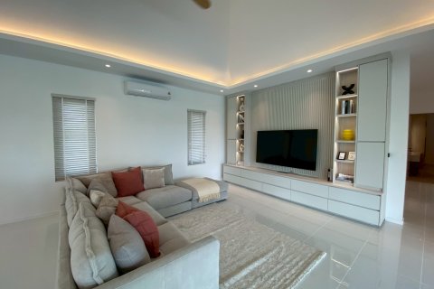 Chalet de 5 dormitorios en Hua Hin, Tailandia № 168277 - foto 22