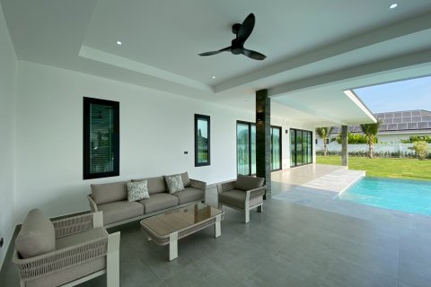 Chalet de 5 dormitorios en Hua Hin, Tailandia № 168277 - foto 10