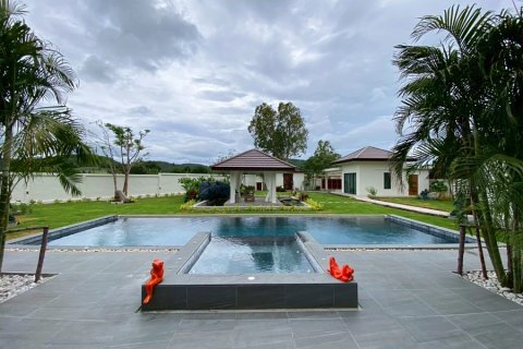 Chalet de 4 dormitorios en Hua Hin, Tailandia № 168308 - foto 5