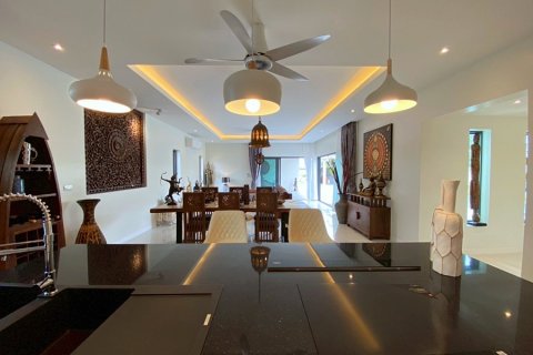 Chalet de 4 dormitorios en Hua Hin, Tailandia № 168308 - foto 15