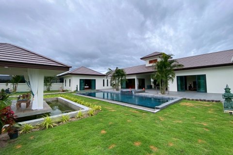 Chalet de 4 dormitorios en Hua Hin, Tailandia № 168308 - foto 2