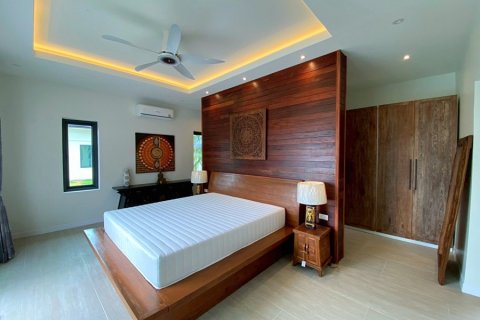 Chalet de 4 dormitorios en Hua Hin, Tailandia № 168308 - foto 16
