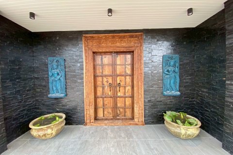 Chalet de 4 dormitorios en Hua Hin, Tailandia № 168308 - foto 10