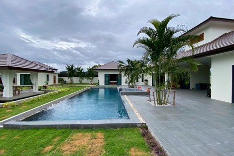 Chalet de 4 dormitorios en Hua Hin, Tailandia № 168308 - foto 3