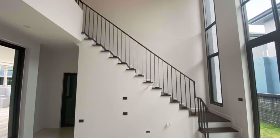 Haus in Bang Kapi, Bangkok, Thailand 4 Schlafzimmer № 63333