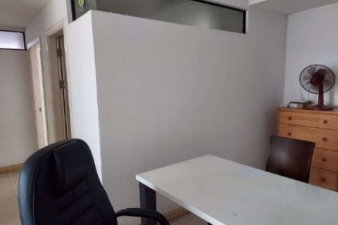 Condominio de 2 dormitorios en Bang Kho Laem, Bangkok, Tailandia № 63332 - foto 2