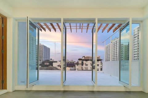 Casa de 5 dormitorios en Bangkok, Tailandia № 143332 - foto 9