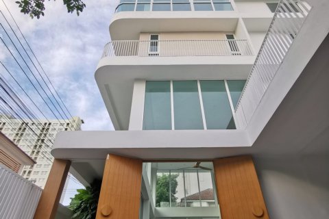 Casa de 5 dormitorios en Bangkok, Tailandia № 143332 - foto 2