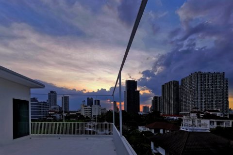 Casa de 5 dormitorios en Bangkok, Tailandia № 143332 - foto 12