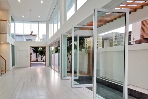 Casa de 5 dormitorios en Bangkok, Tailandia № 143332 - foto 6
